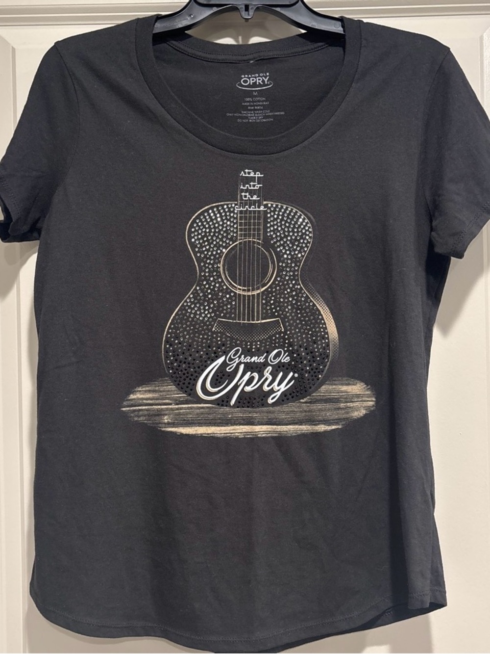 Grand Ole Opry Women’s Black Graphic Guitar Tee Medium